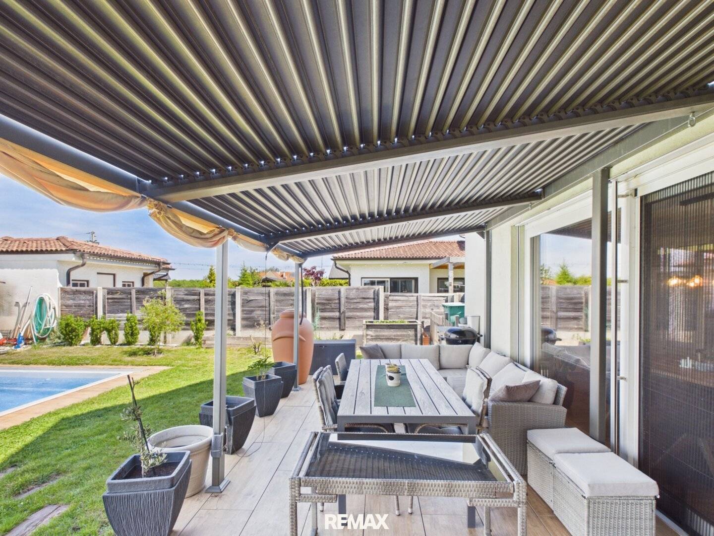 Modern Family Home with Pool in Nickelsdorf