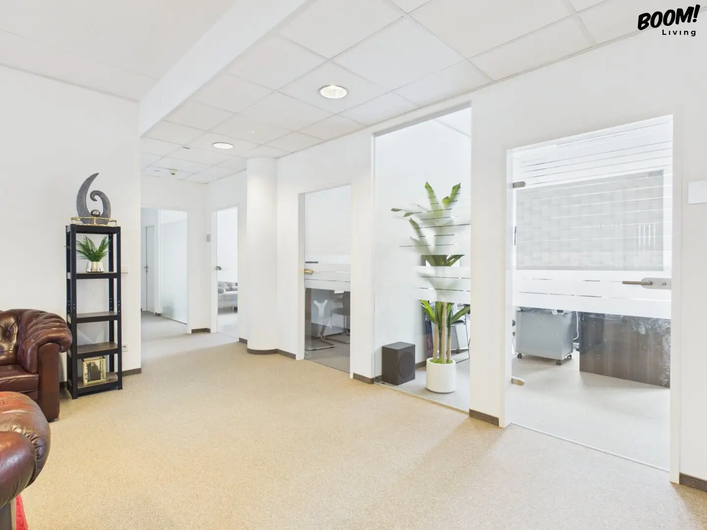 Top office/practice in 1110 Vienna, 1st floor, like-new with garage and shower