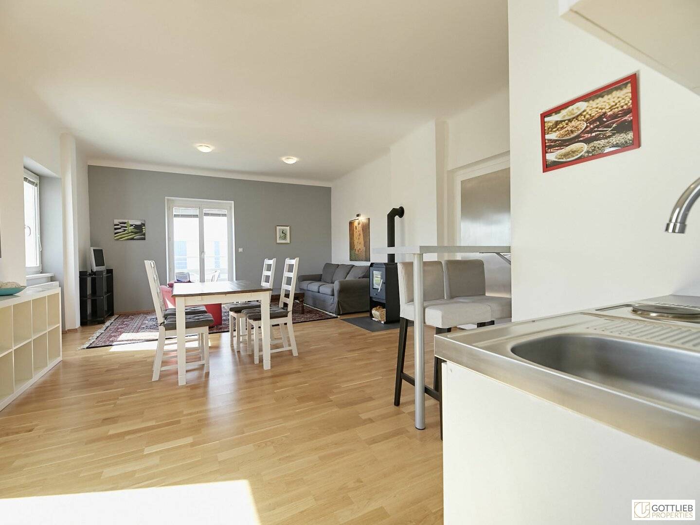 Bright apartment with balcony and garden in Kaiserebersdorf