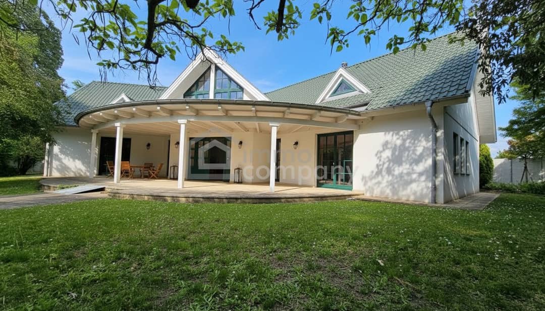 Repräsentatives Zuhause mit eigenem Naturteich, Pool, vieeeel Platz für Ihre PKW und so einiges mehr...