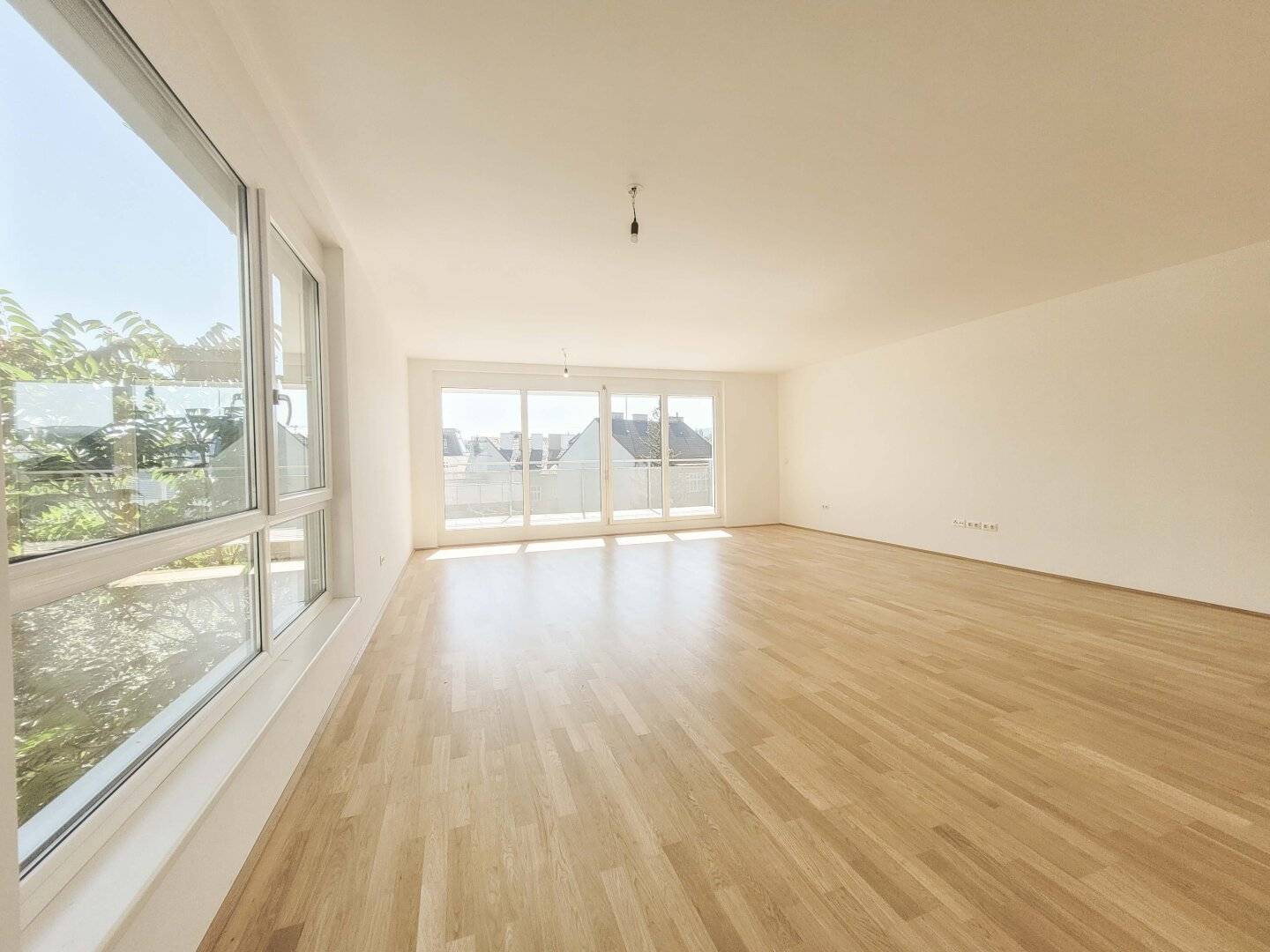 Apartment with terrace and bright layout