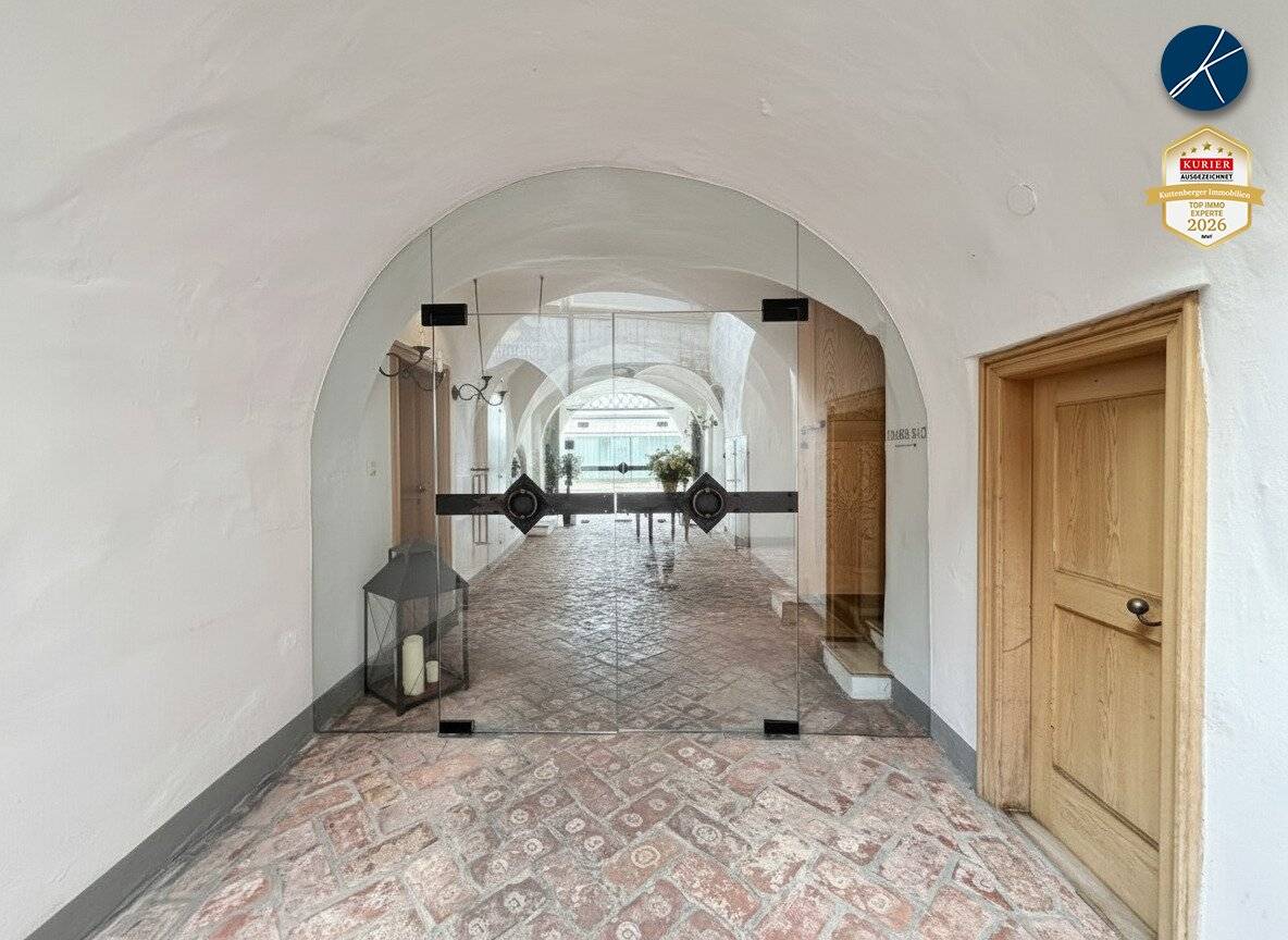 Hotel with Inn in Traismauer