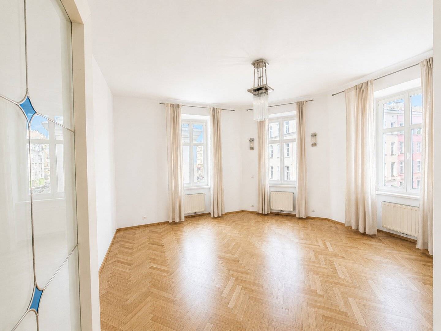 Historic apartment with parquet near U6 AKH