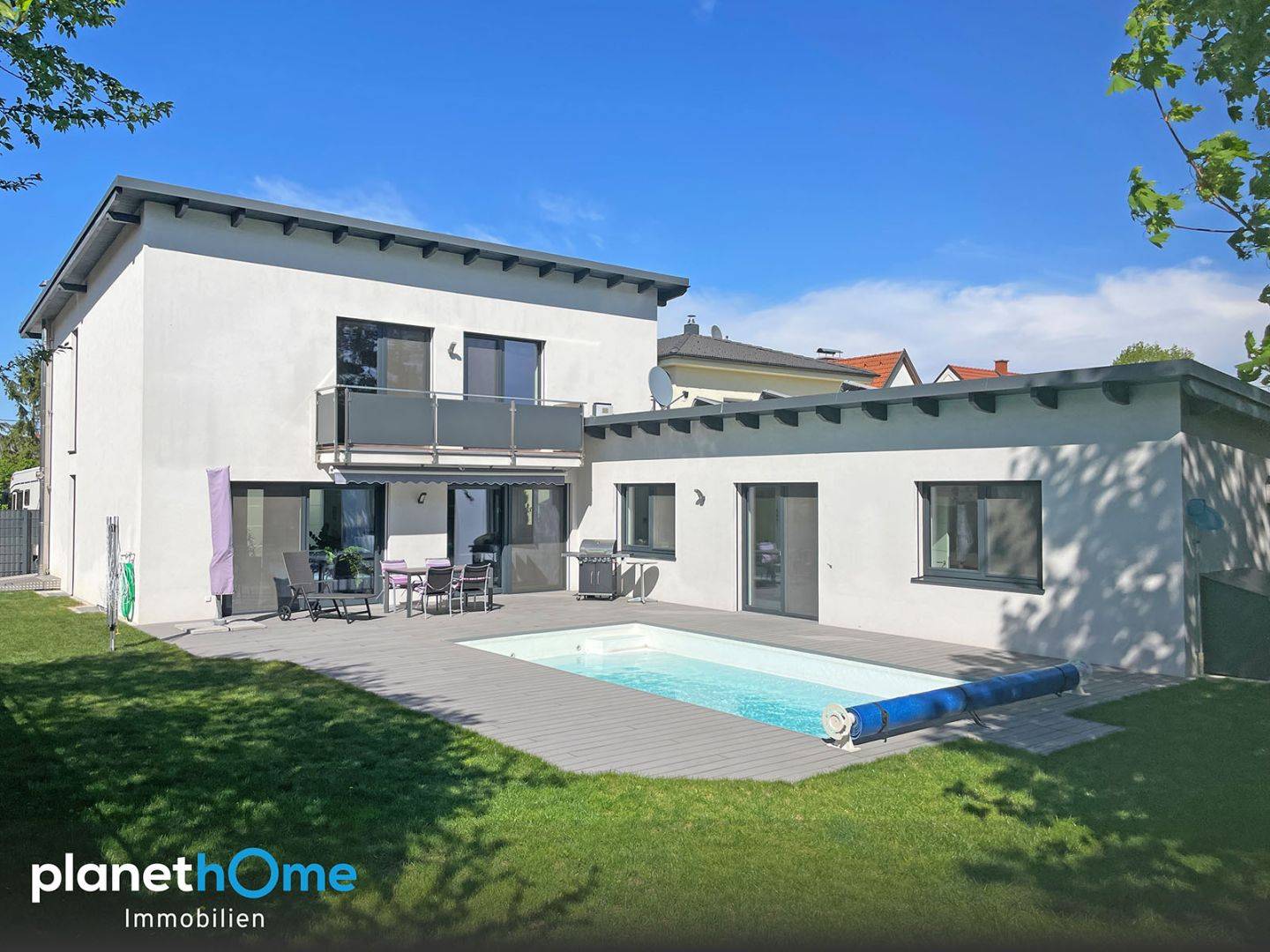 Zweifamilienhaus mit Pool in Theresienfeld