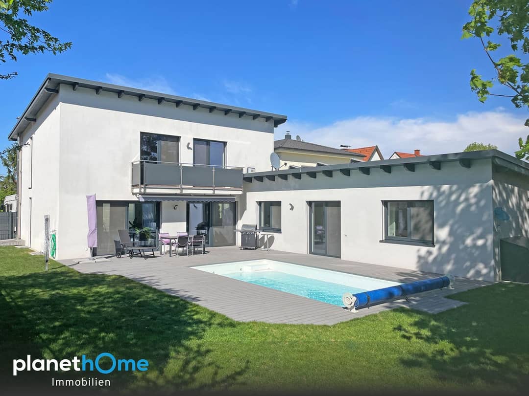 Zweifamilienhaus mit Pool in Theresienfeld