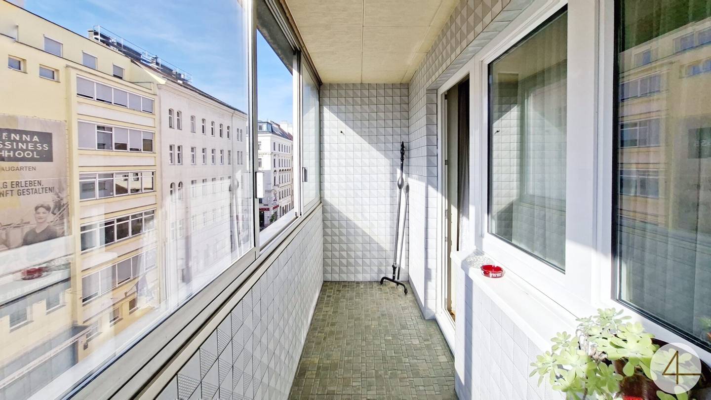 Wohnung with Loggia bright and in best location