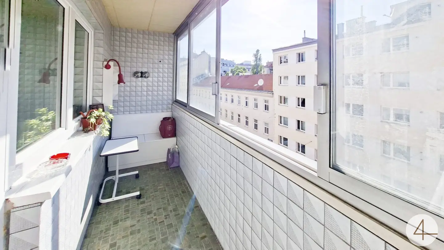 Wohnung with Loggia bright and in best location