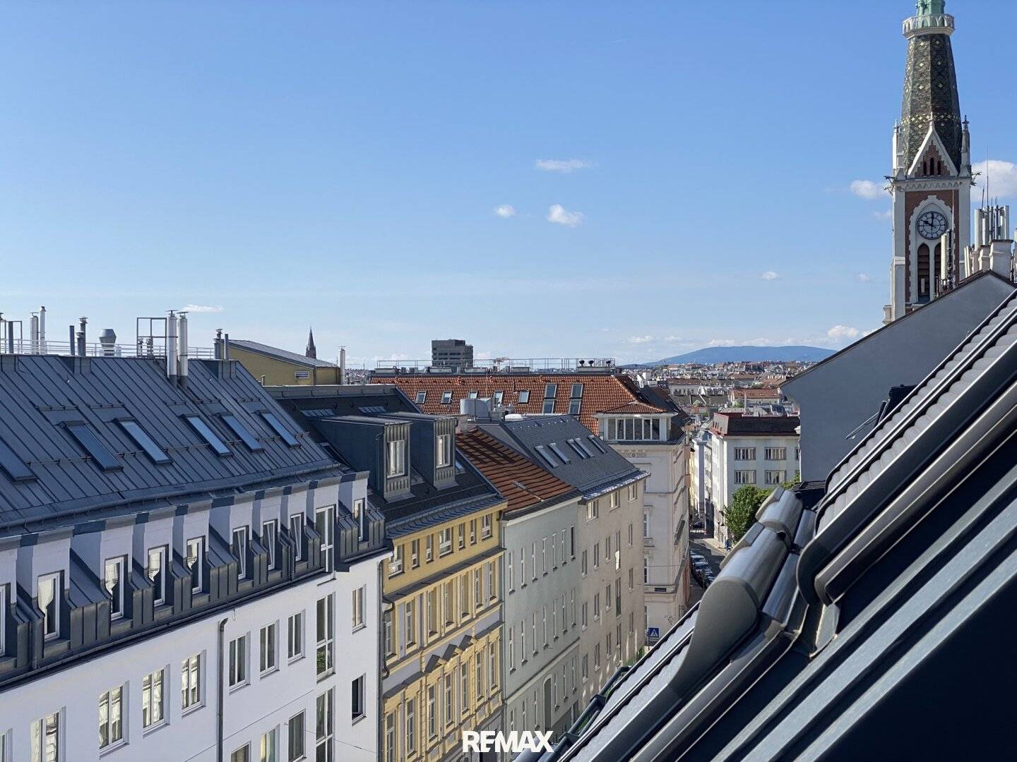 Top floor apartment in Währing with terrace