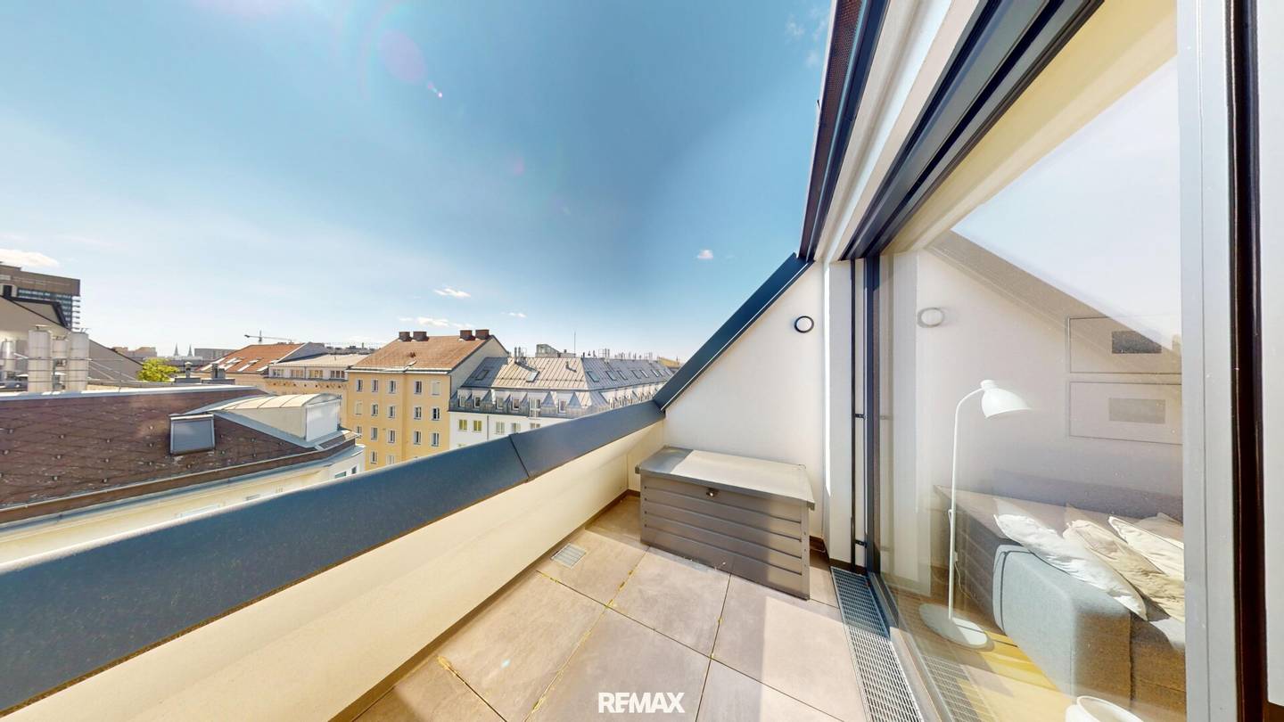 Top floor apartment in Währing with terrace