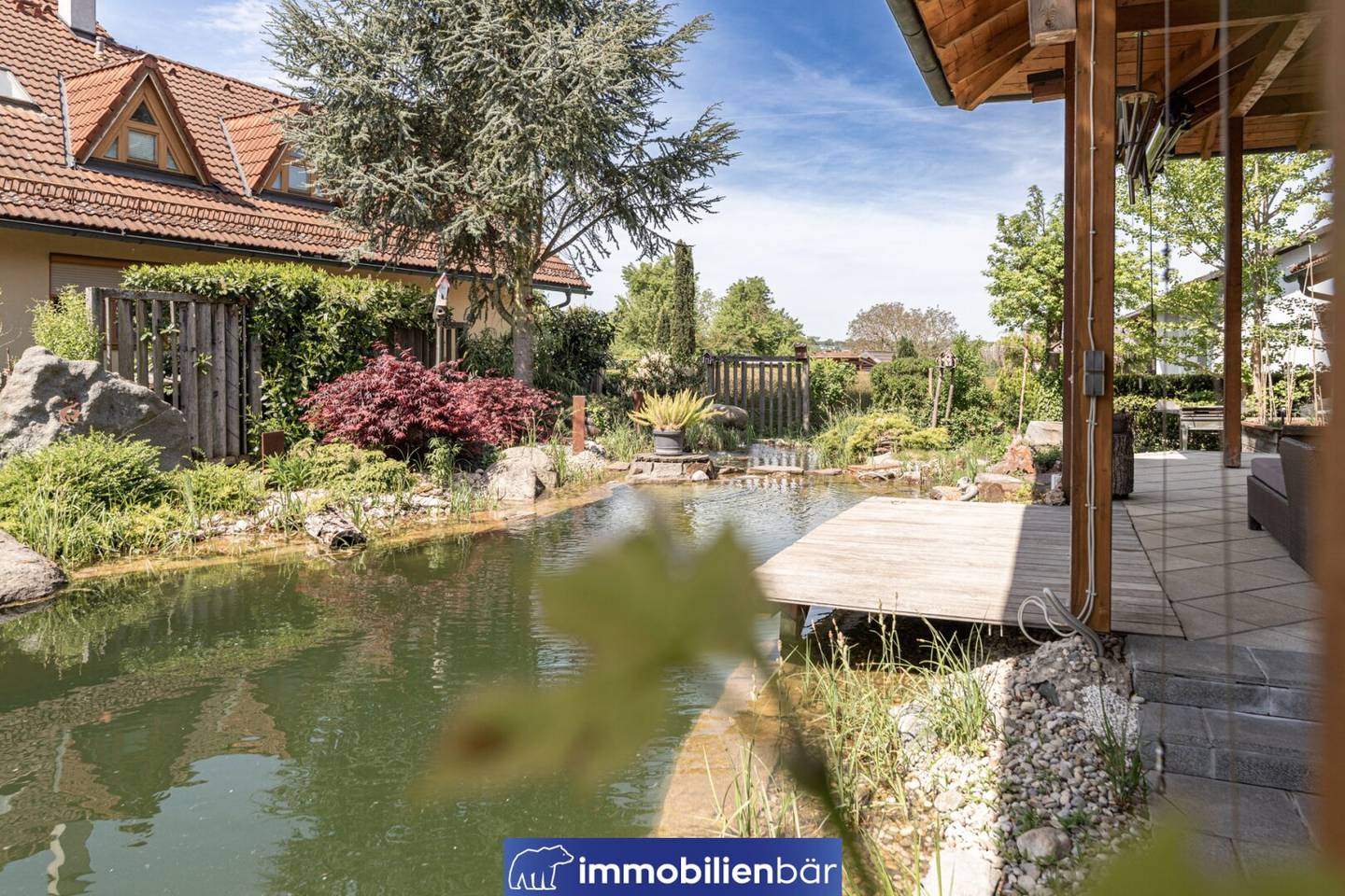 Einfamilienhaus in St. Marien mit Teich