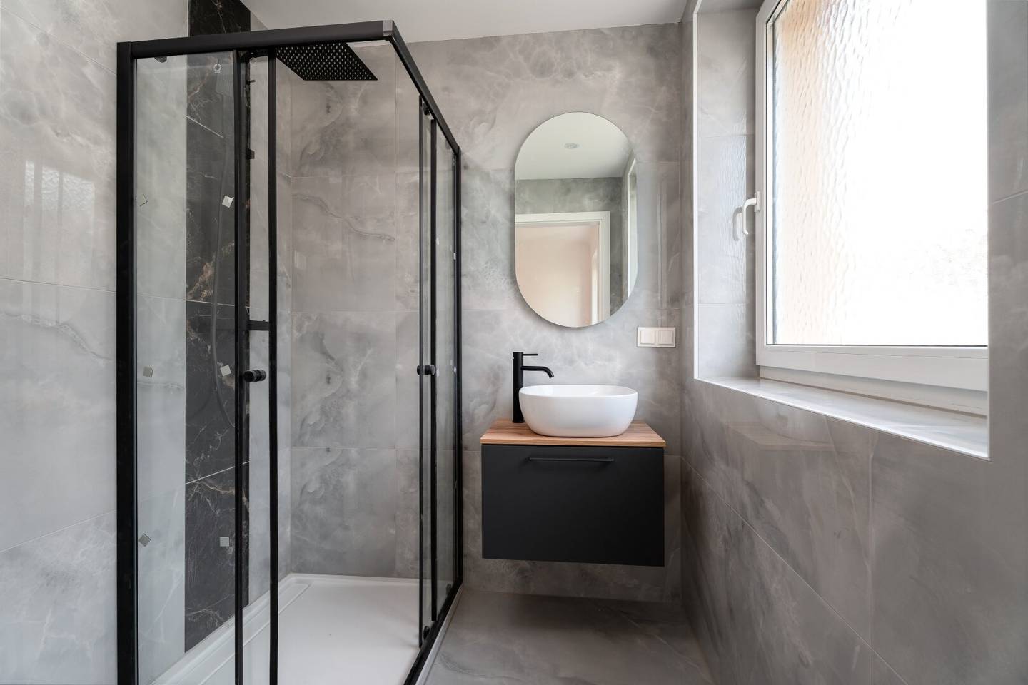Renovated 4-room flat Vienna 1200