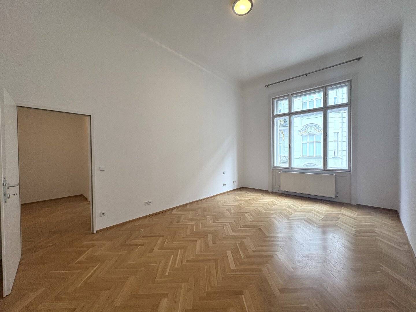 Altbauwohnung hell großzügig mit Aufzug