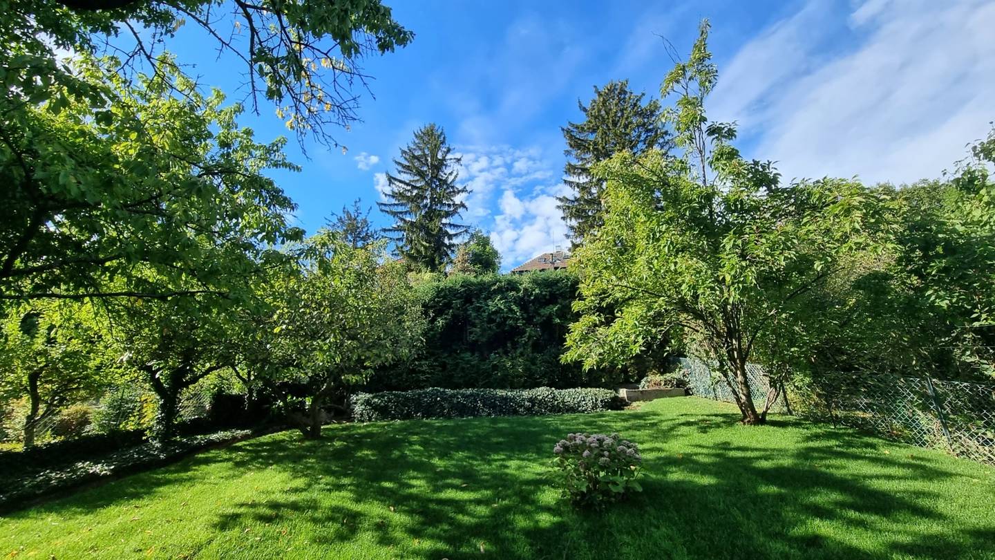 Charming family home with garden in Dornbach