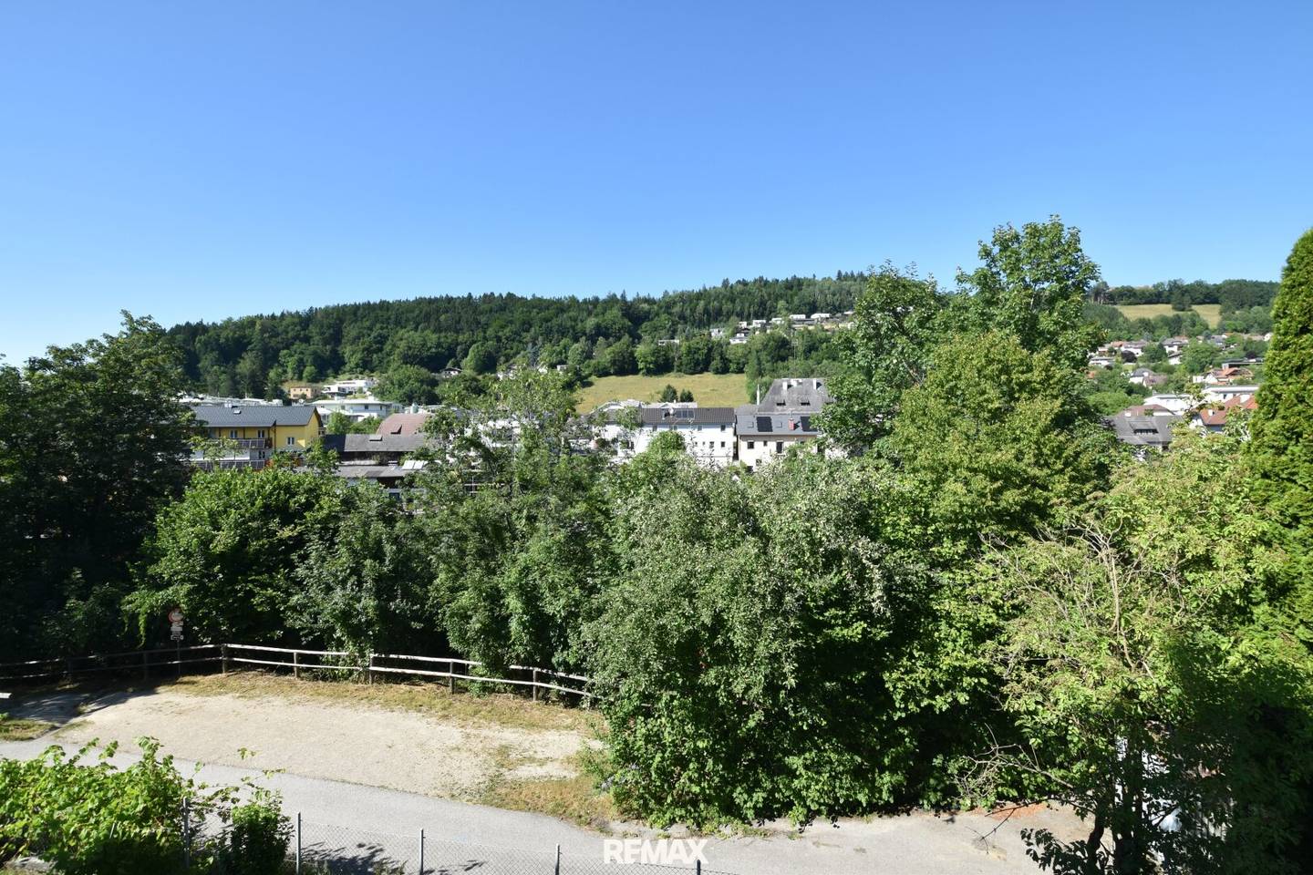 Sanierte Wohnung zentral mit Gartenanteil am Fluss