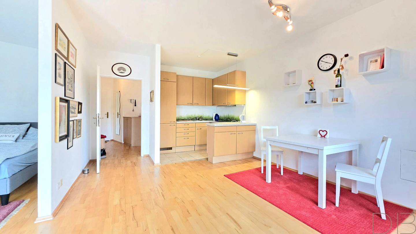 Wohnung mit Balkon und überdachtem Stellplatz