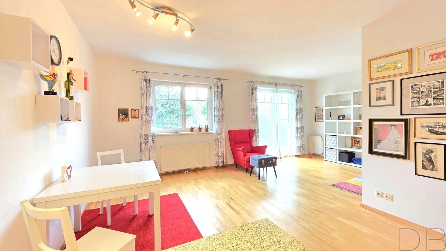 Wohnung mit Balkon und überdachtem Stellplatz