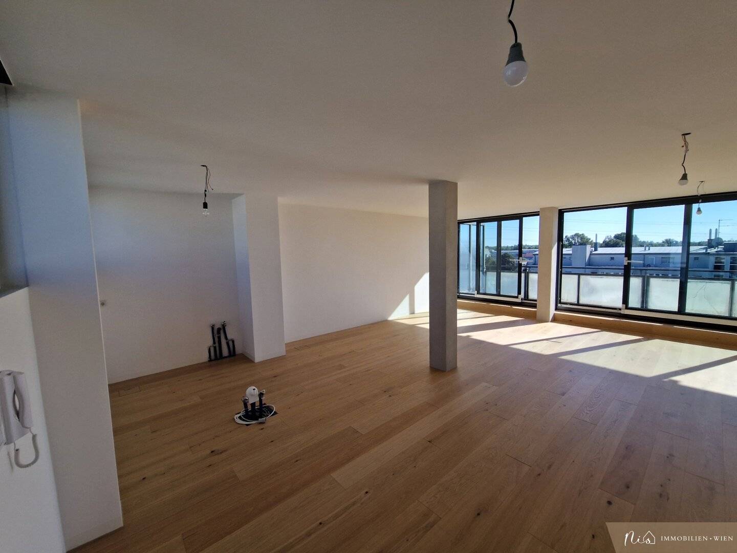 Loft Apartment Newly Renovated With South Terrace