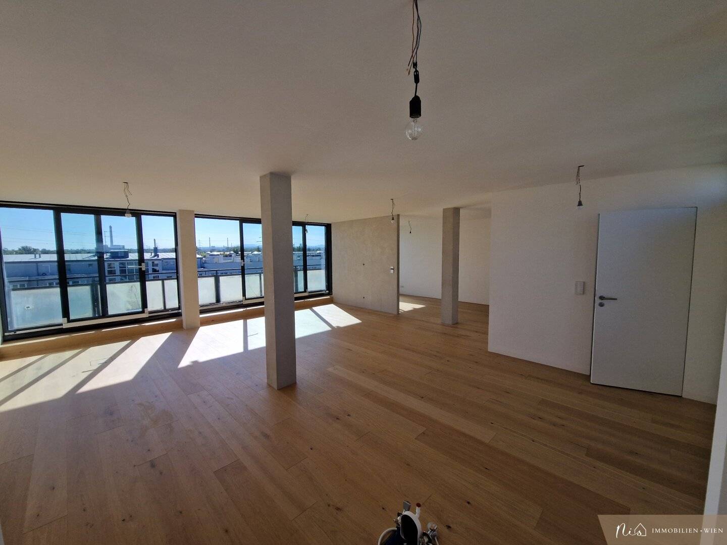 Loft Apartment Newly Renovated With South Terrace