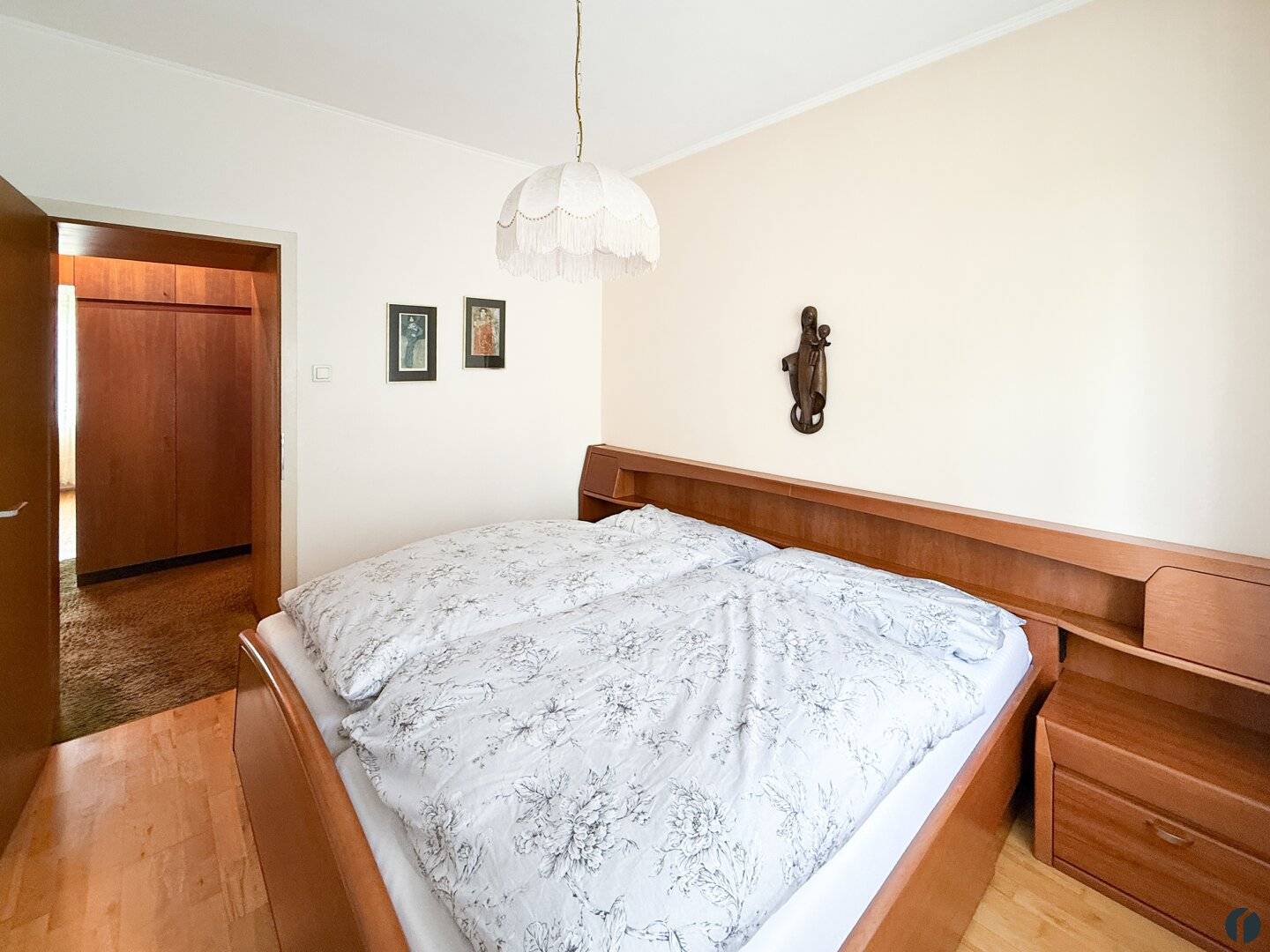 Charming semi-detached house with large garden for rent