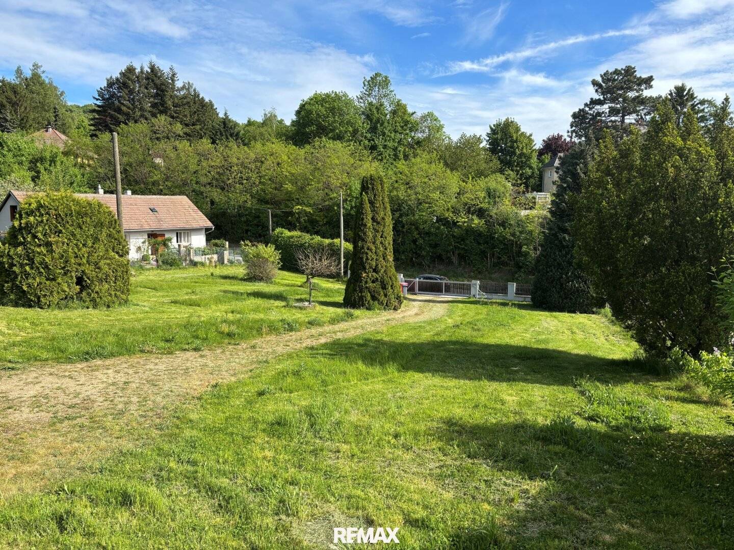 Modern detached house with garden and terrace in Karnabrunn