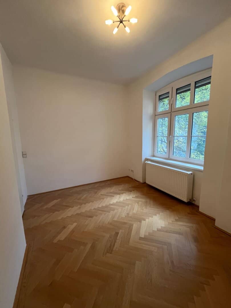 ABSOLUTE HOFRUHELAGE - TEILUNG AUF ZWEI EINHEITEN MÖGLICH - KÜCHE & ZWEI BADEZIMMER!