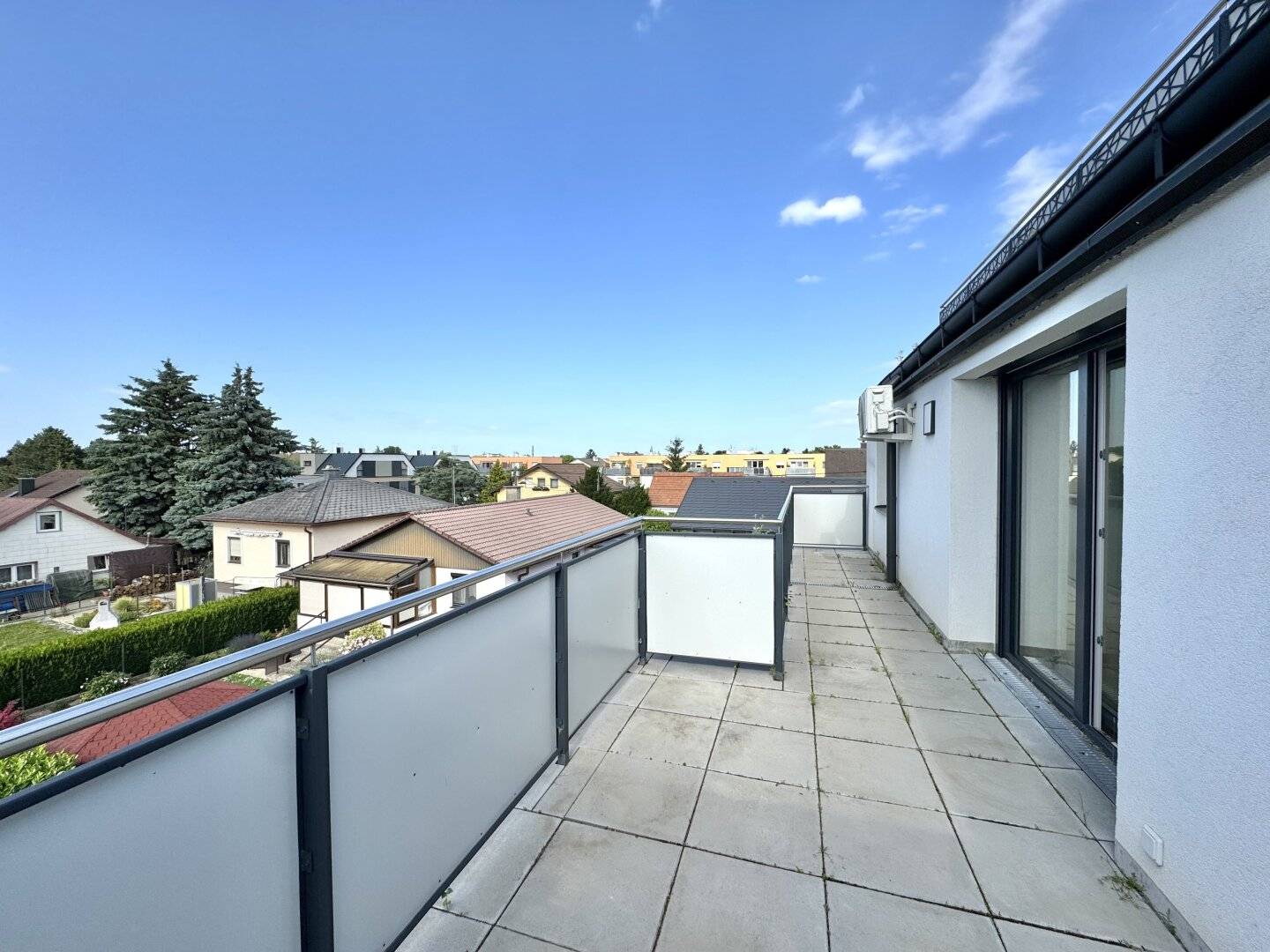 Wohnung Ruhelage helle Terrasse Luftwärmepumpe
