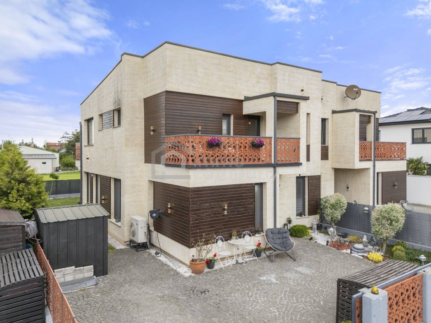 Moderne Doppelhaushälfte mit Garten