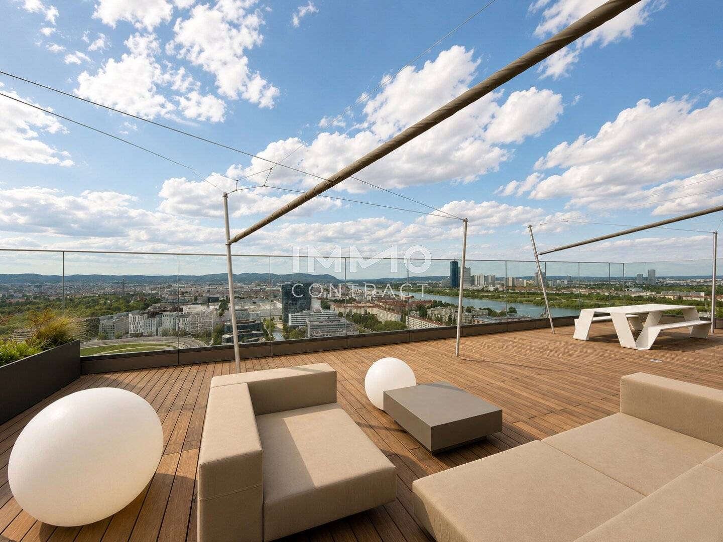 Apartment with sunny balcony near Prater and U2