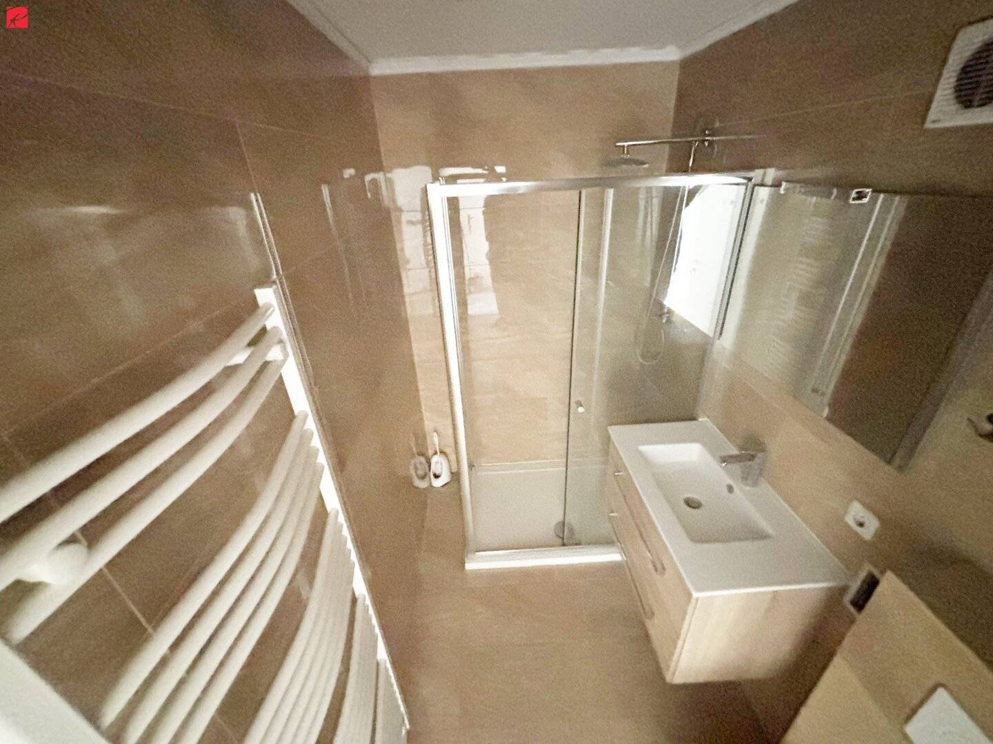 Helles City-Apartment mit Südbalkon