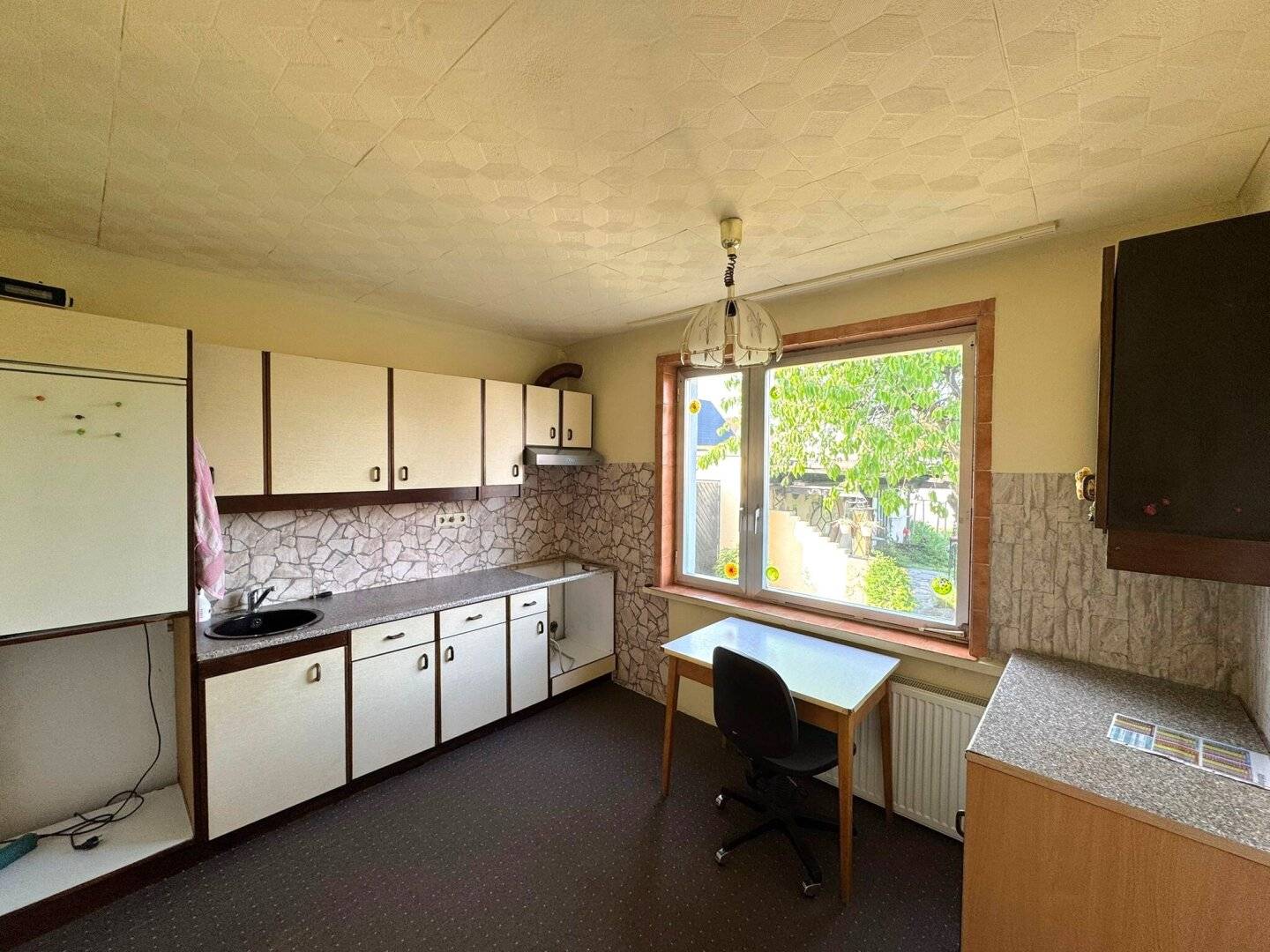 Charming Family House with Garden and Garage in Neunkirchen