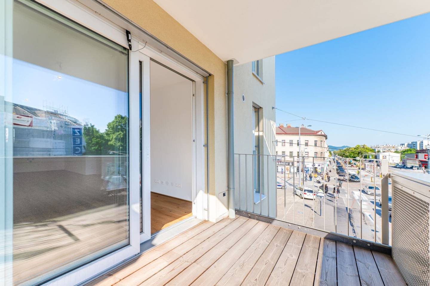 Newly built apartment near Donau Zentrum balcony