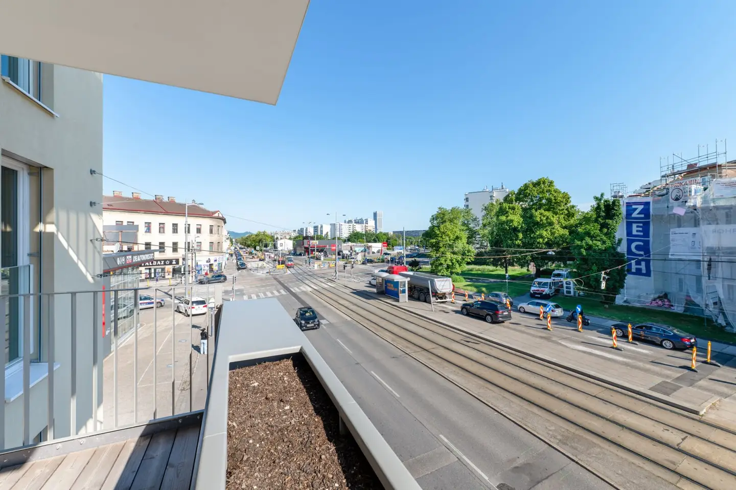 Newly built apartment near Donau Zentrum balcony