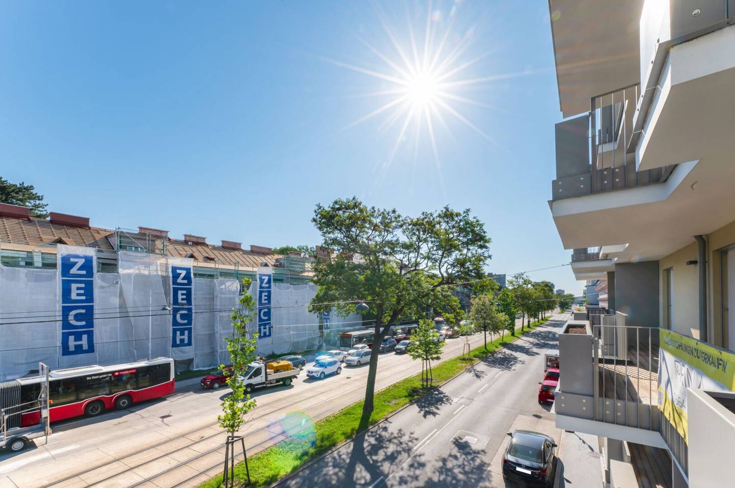 Newly built apartment near Donau Zentrum balcony