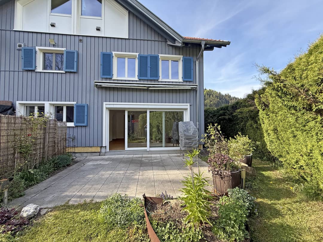 Wohnung mit Terrasse und Gartenanteil