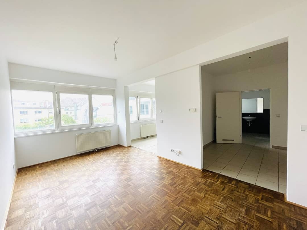 Apartment with loggia and good transport connections