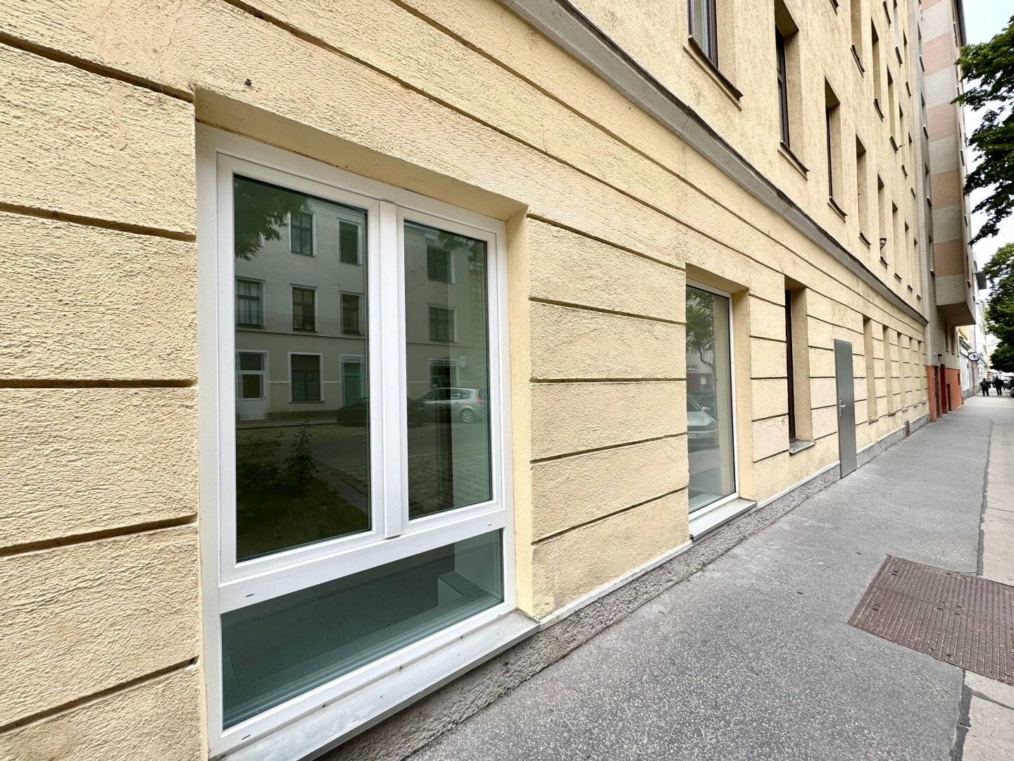Generalsaniertes Geschäftslokal im Erdgeschoss mit flexibler Nutzung