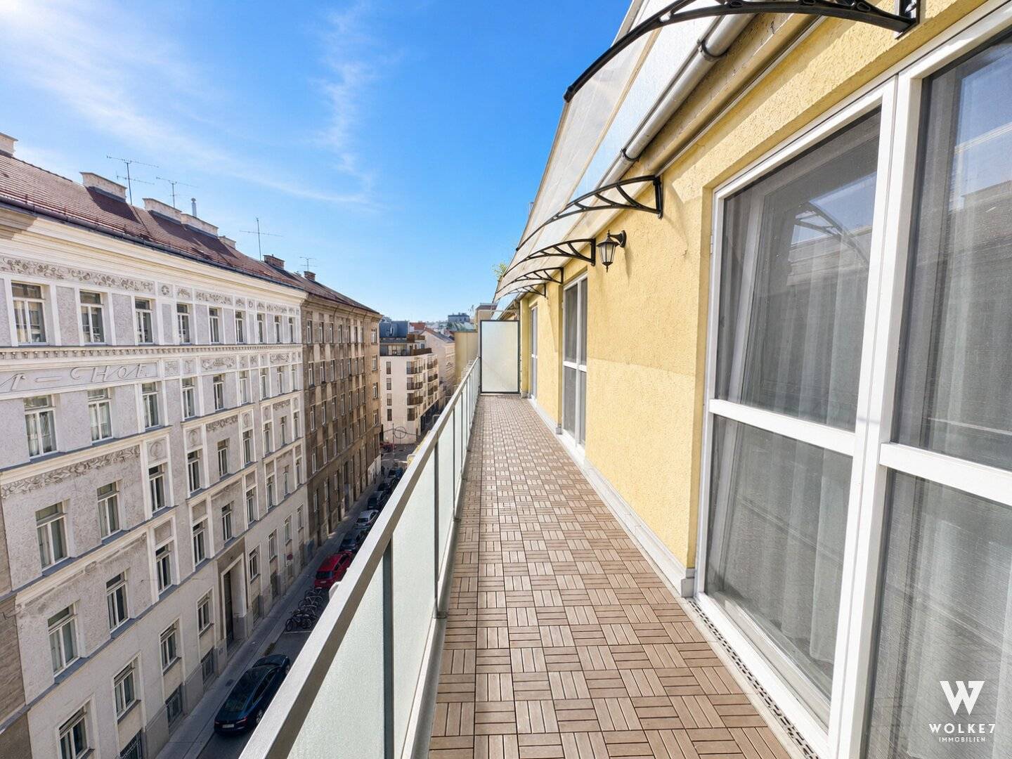 Bright 3-room apartment with 17m2 terrace near Naschmarkt | Air conditioning | 3-minute walk U4xU2 Pilgramgasse