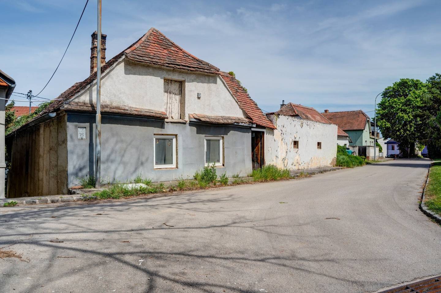 Renovation-needed house Haugsdorf