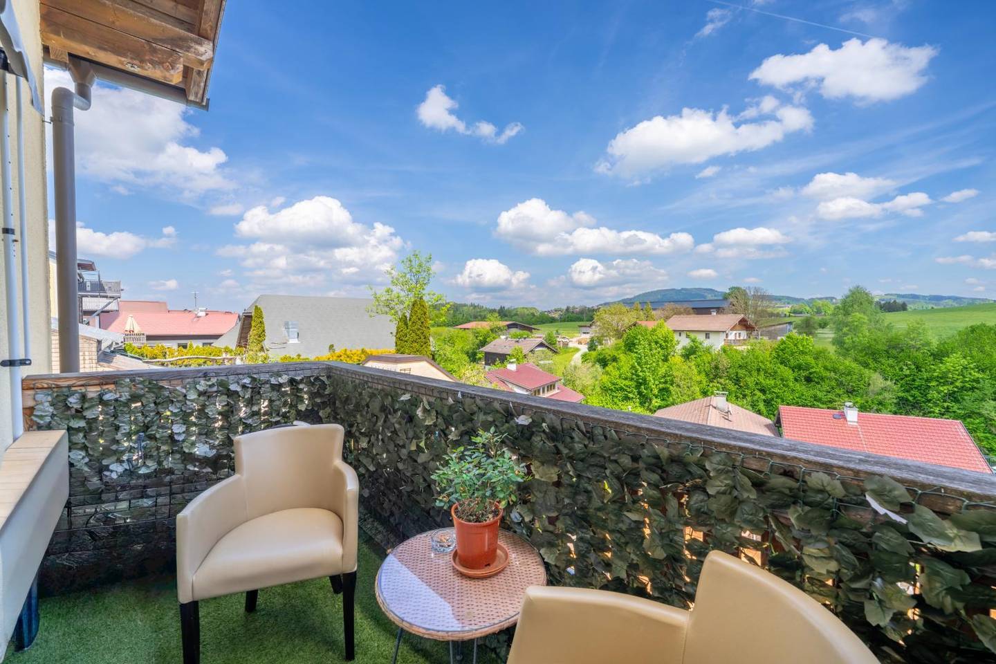 Garçonnière mit Balkon und Grünblick im Stadtzentrum
