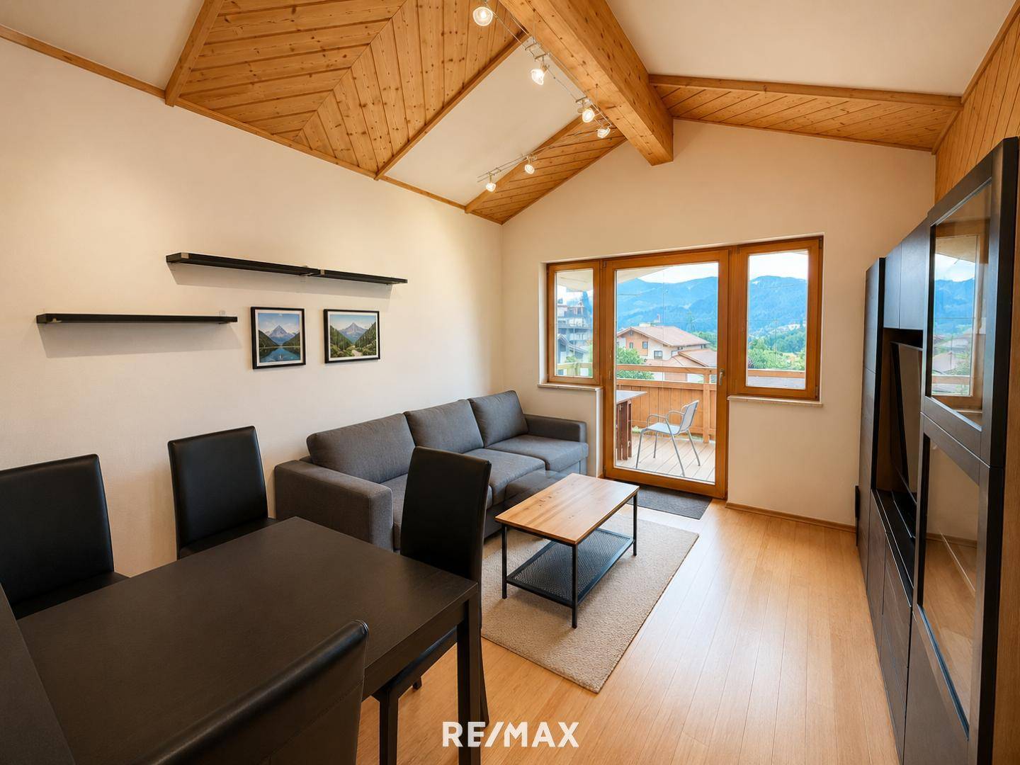 Wohnung in ruhiger Sonnenlage mit Ausblick ins Zillertal