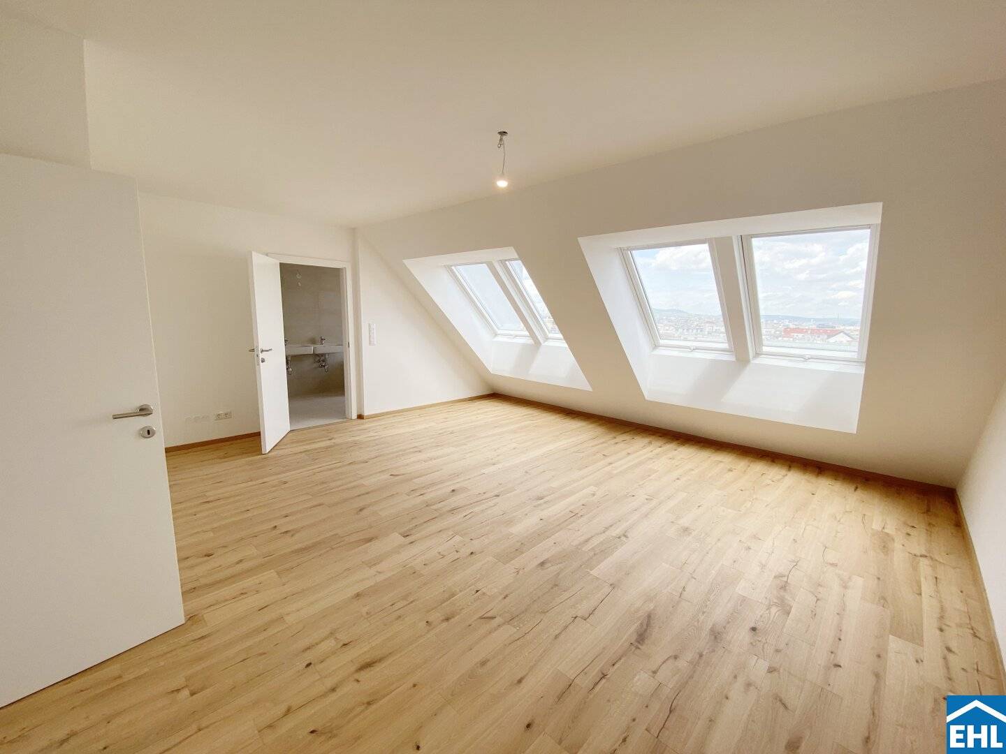 Dachgeschosswohnung Erstbezug mit Terrasse