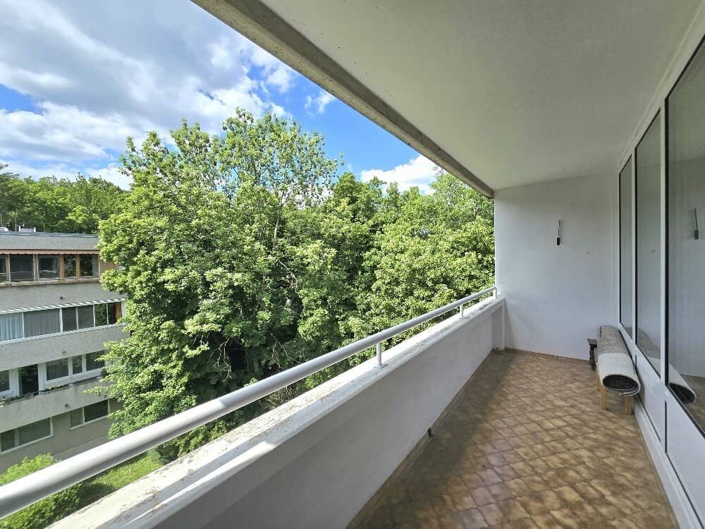 Helle DG-Wohnung m. Loggia & Garage