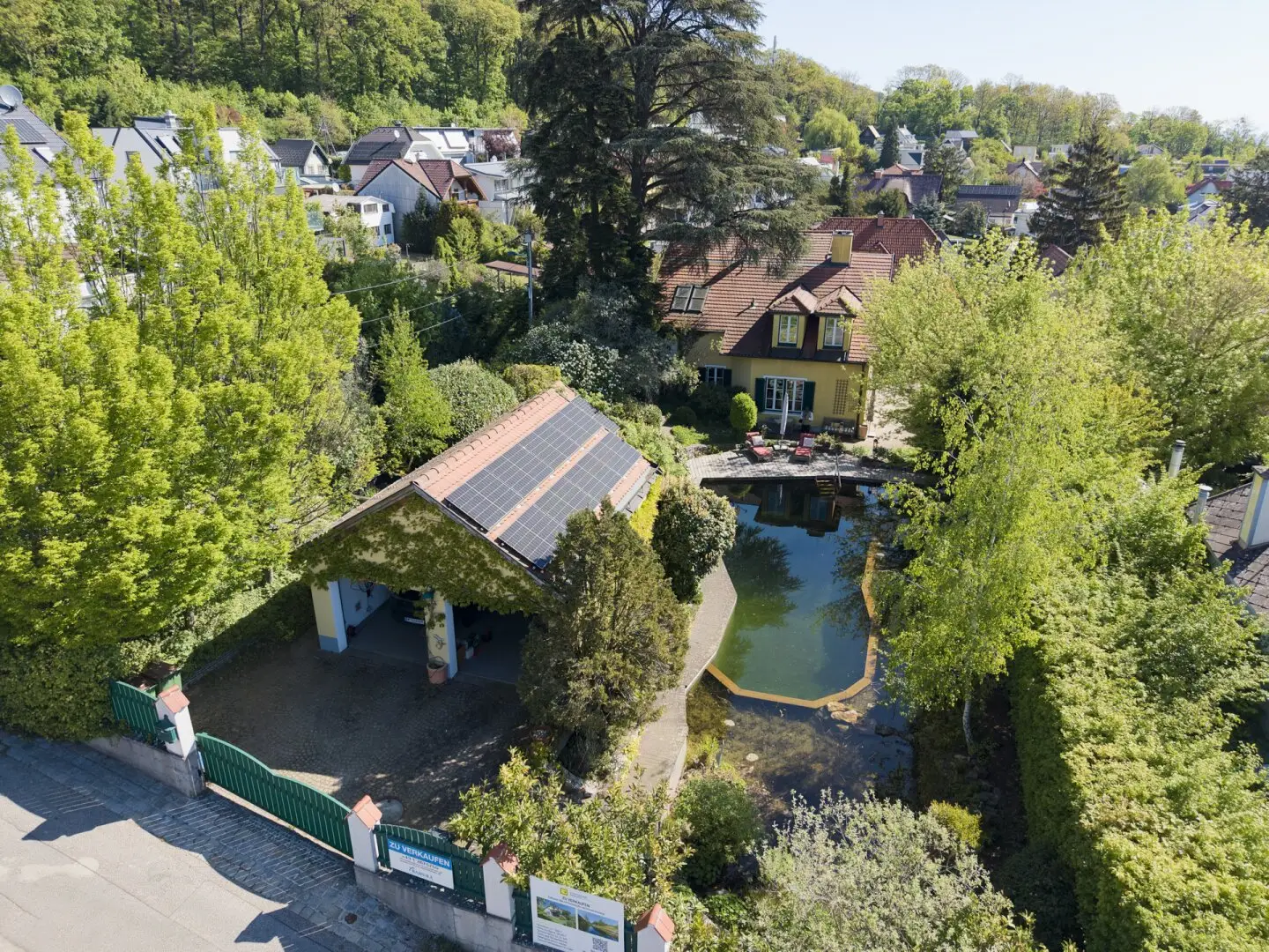 Einfamilienhaus mit Naturpool Garten und Spa Bereich in Salmannsdorf