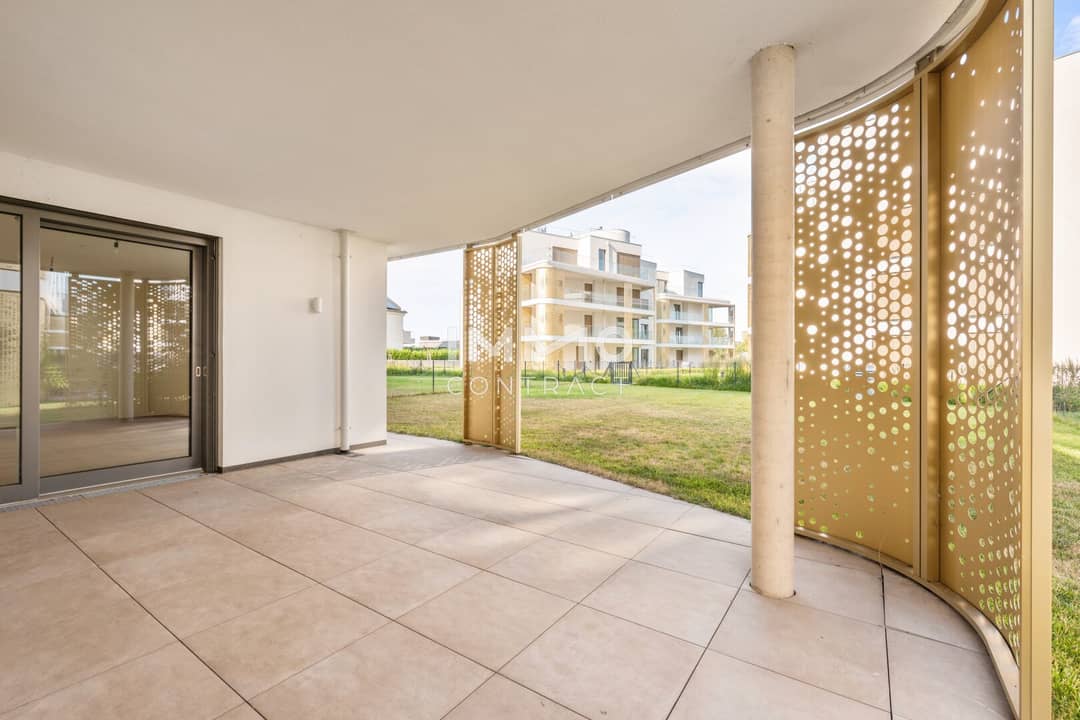 Apartment with a large garden and private swimming dock