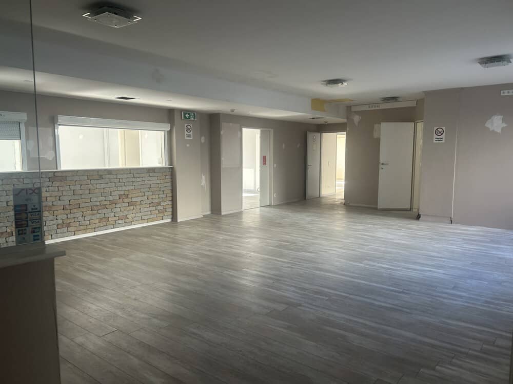 Modern office space 423m² with terrace