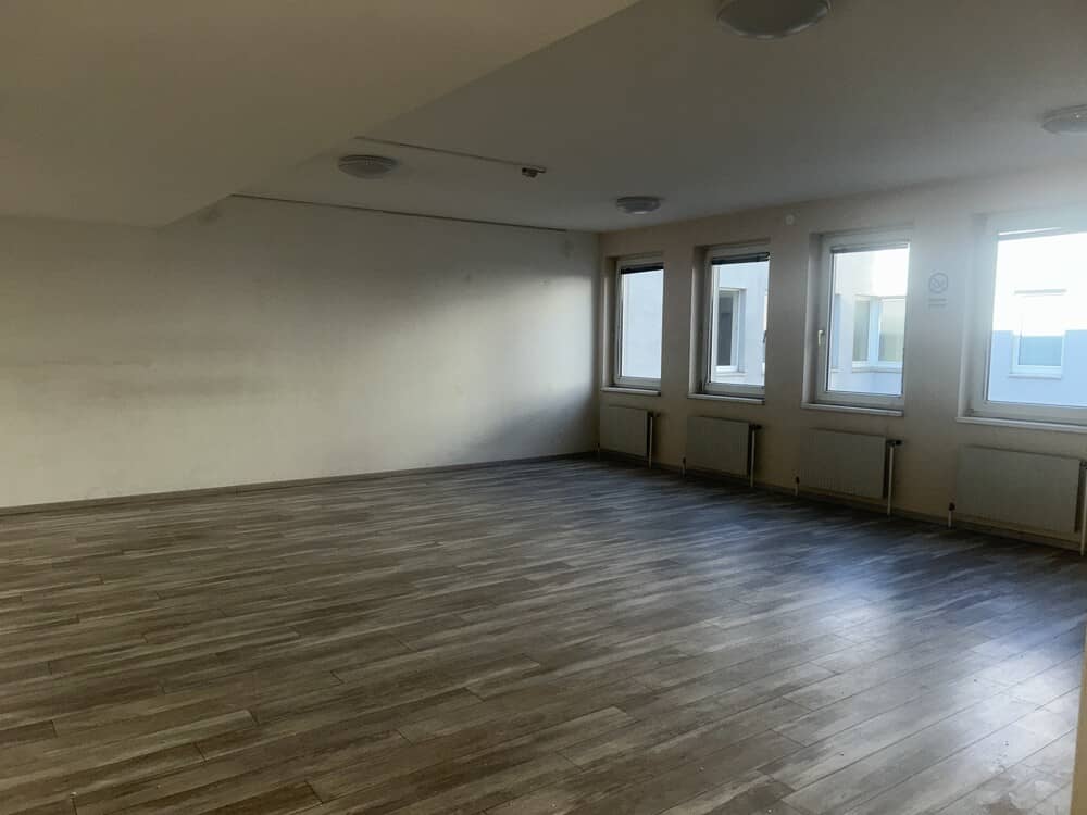 Modern office space 423m² with terrace