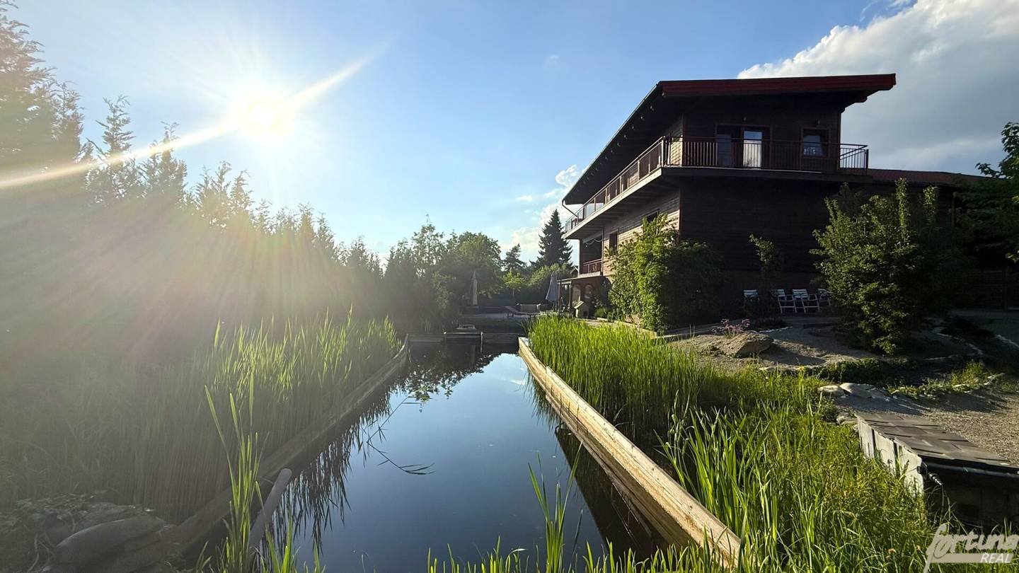 Mehrfamilienhaus mit Teich in St. Florian
