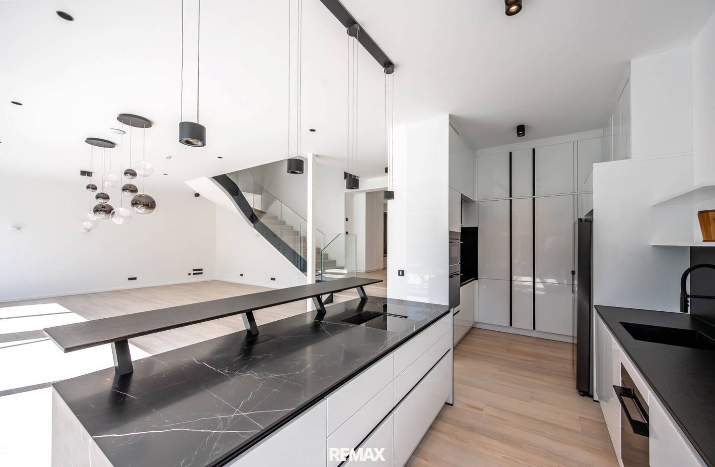 Garden apartment with pool and rooftop terrace