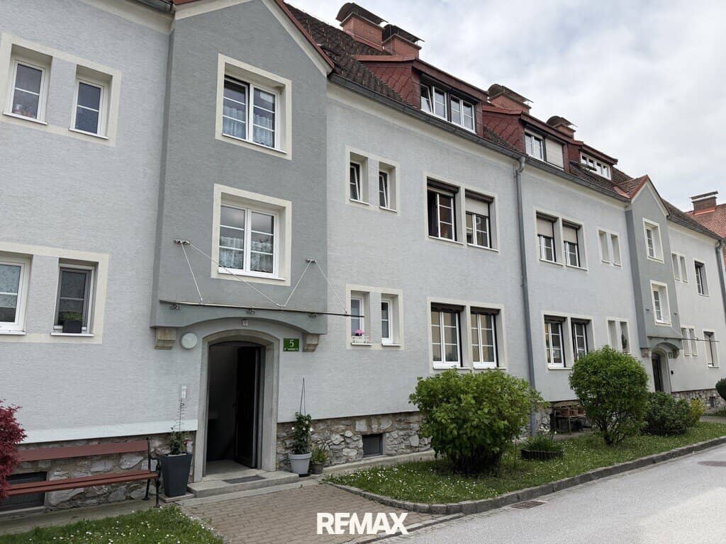 Wohnung mit offenem Wohnbereich und Stellplatz