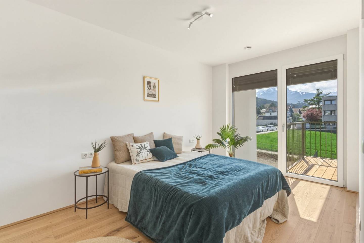 Amras new build apartment with southwest balcony near DEZ